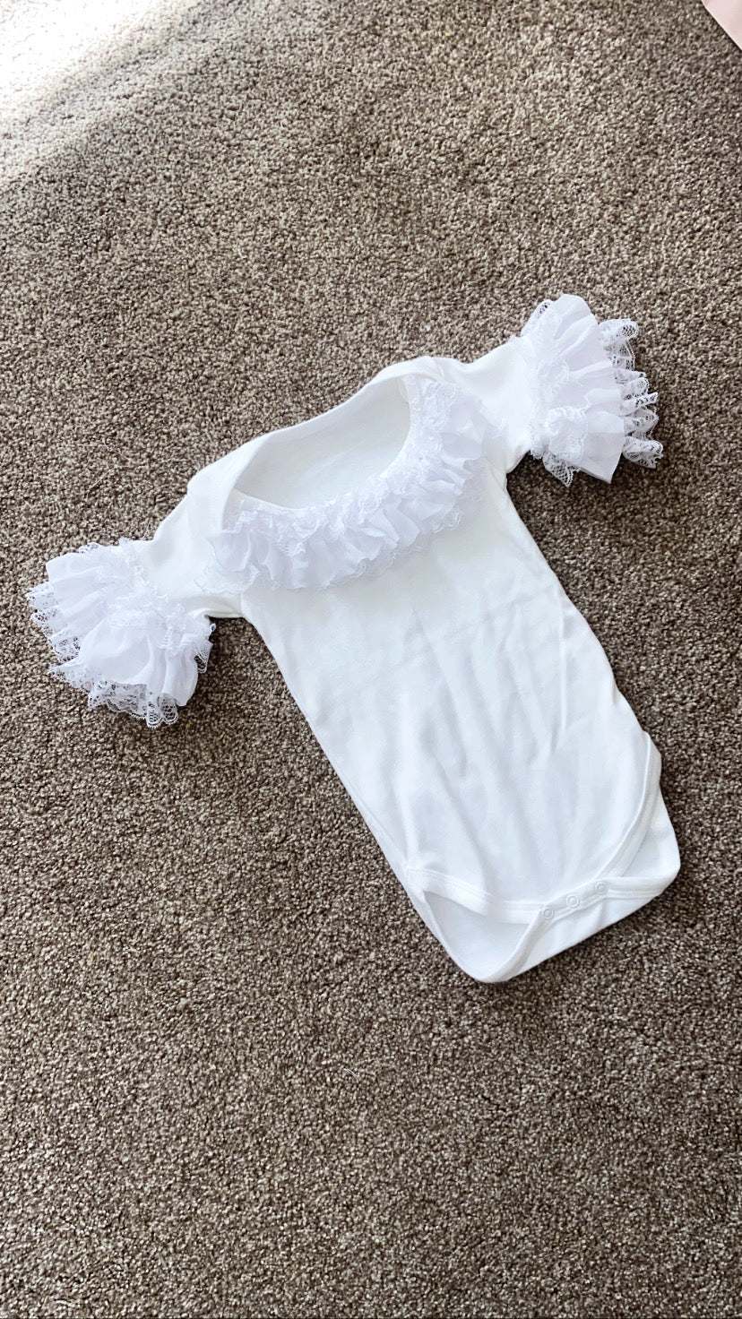 LACE BABY VEST 2-4 WEEKS