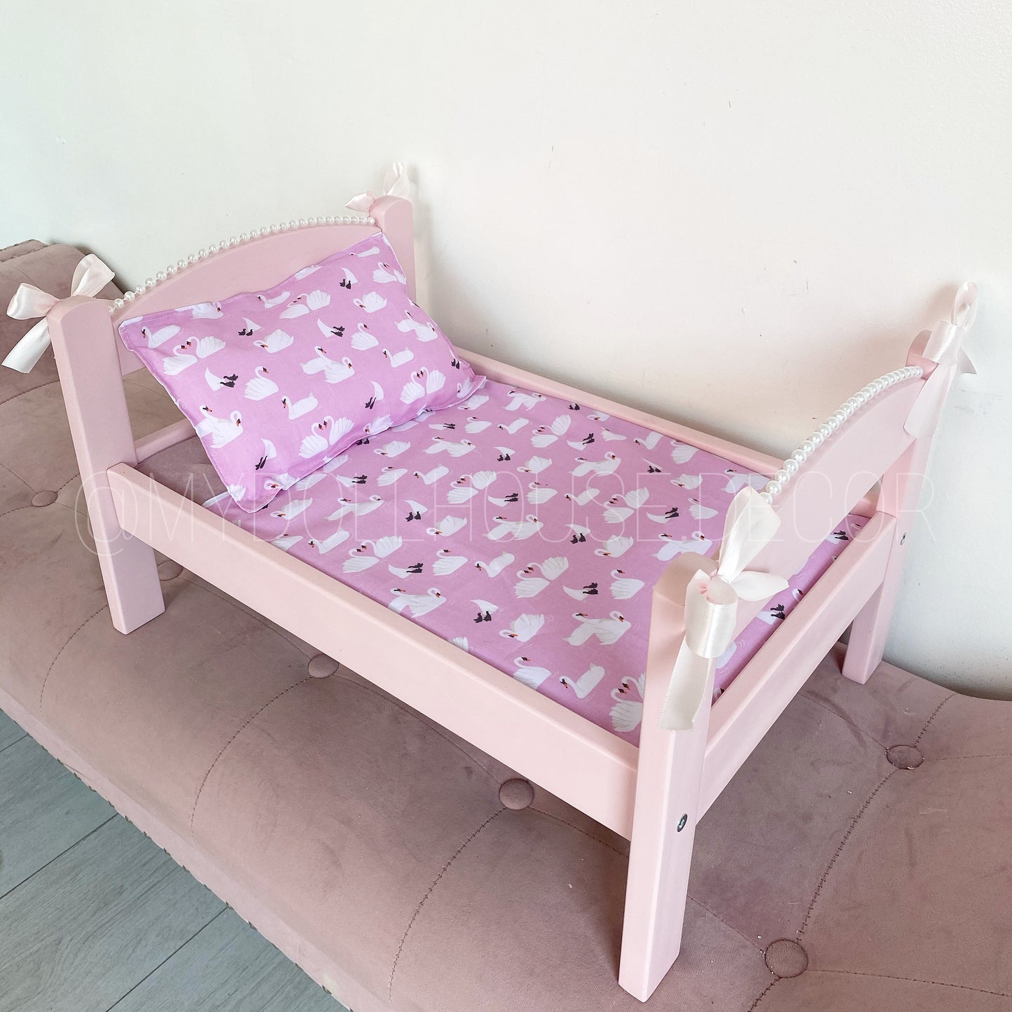 PINK DOLLS BED 2-4 WEEKS