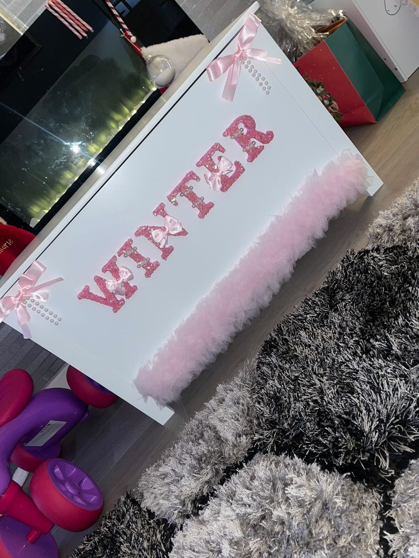 White heart toy box 2-4 WEEKS