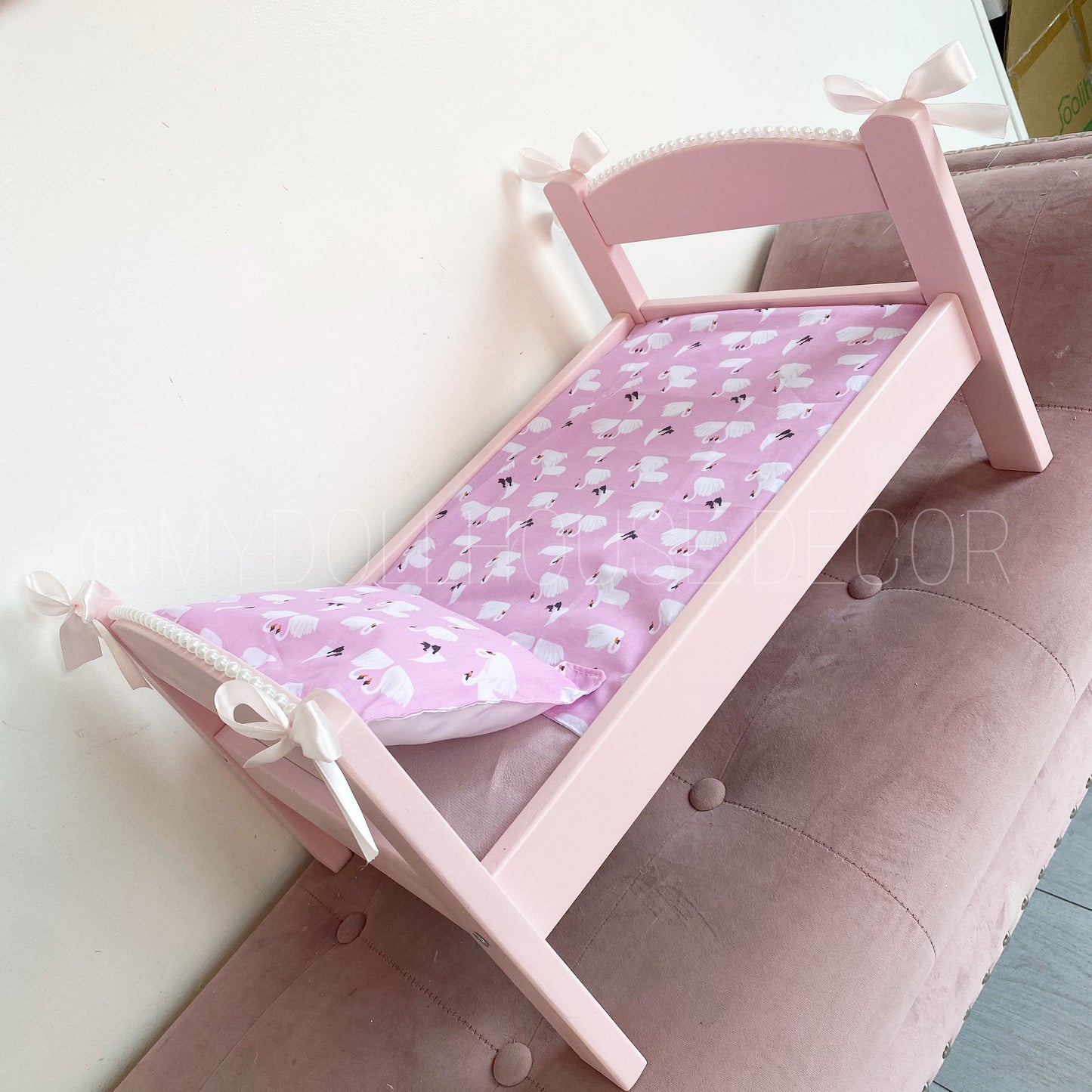 PINK DOLLS BED 2-4 WEEKS