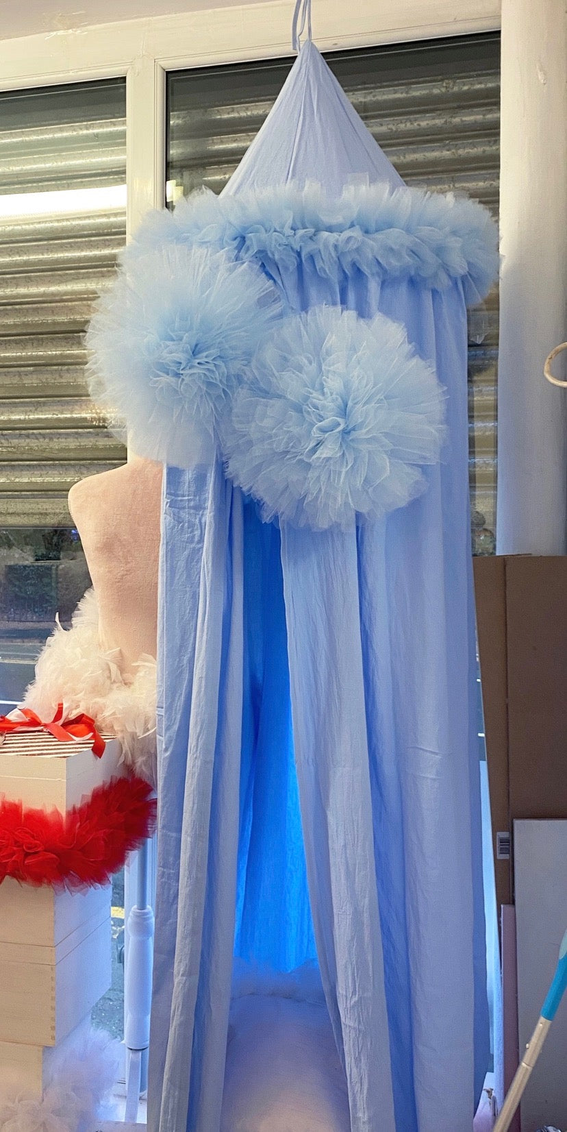 TUTU CANOPY & POM POMS 2-4 WEEKS
