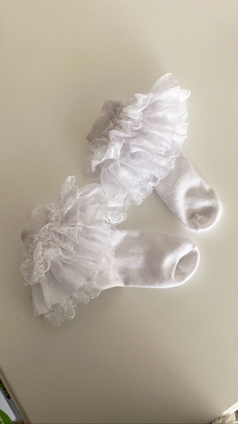 WHITE FRILLY SOCKS 2-4 WEEK