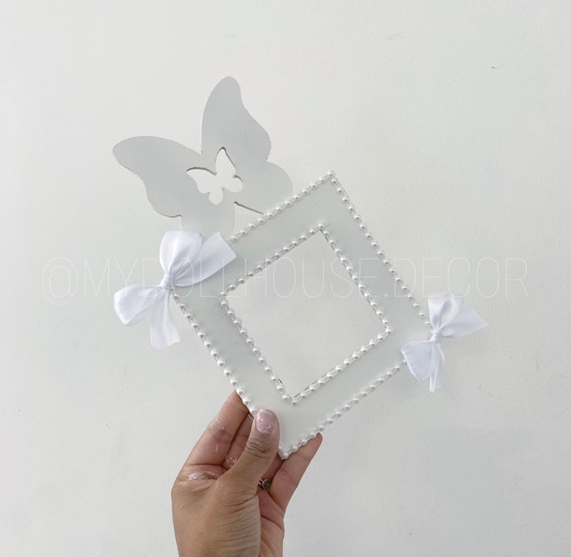 BUTTERFLY LIGHT SWITCH SURROUND 2-4 WEEKS