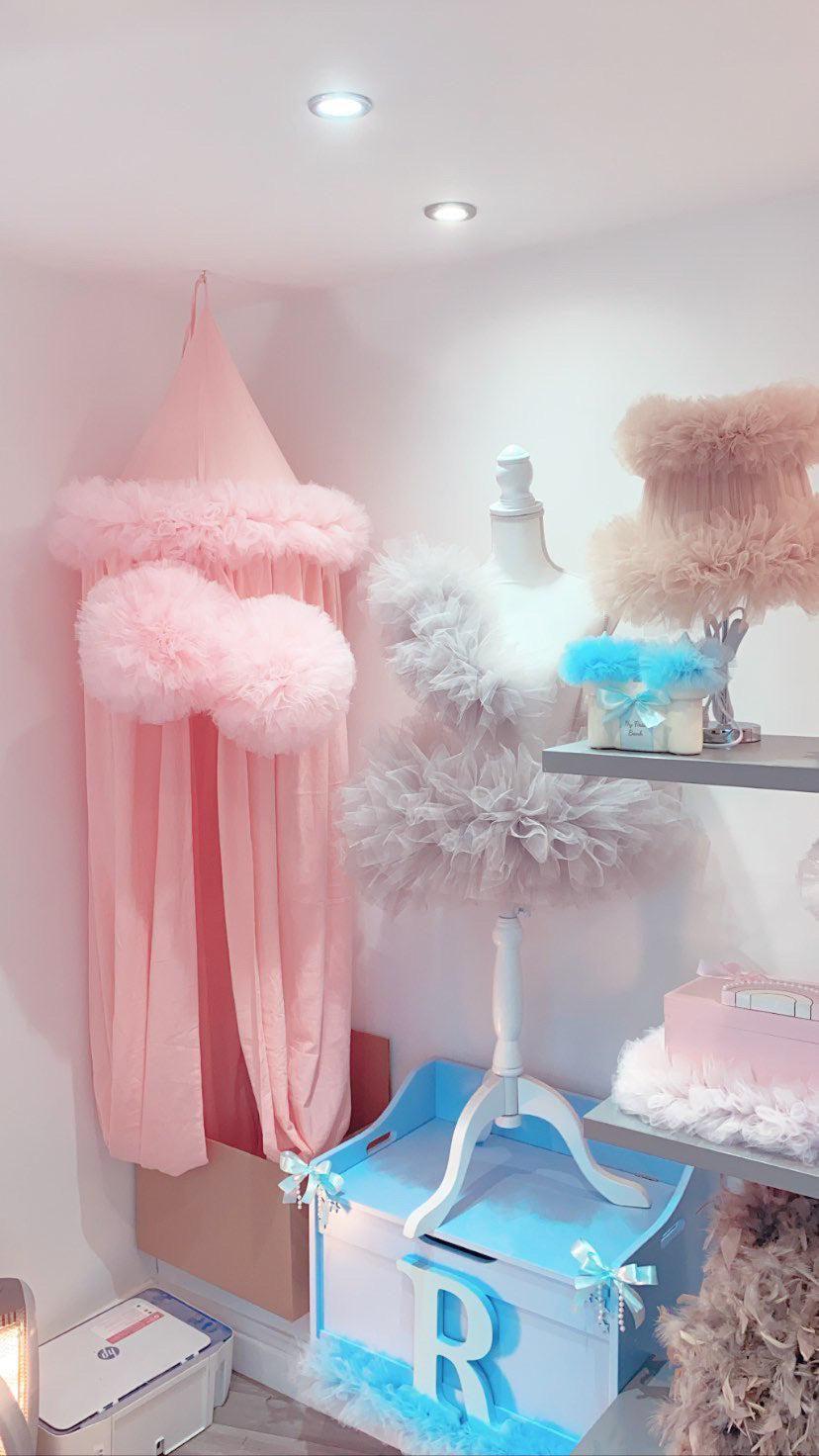 TUTU CANOPY & POM POMS 2-4 WEEKS