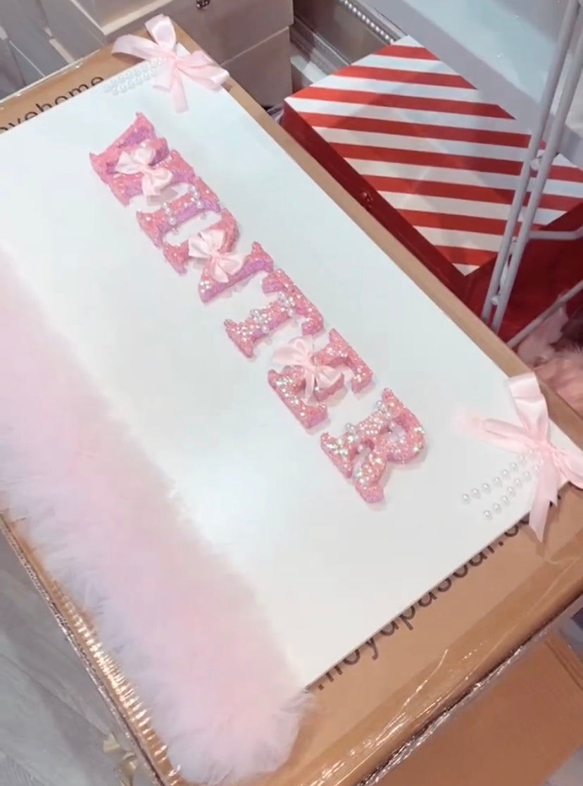 White heart toy box 2-4 WEEKS