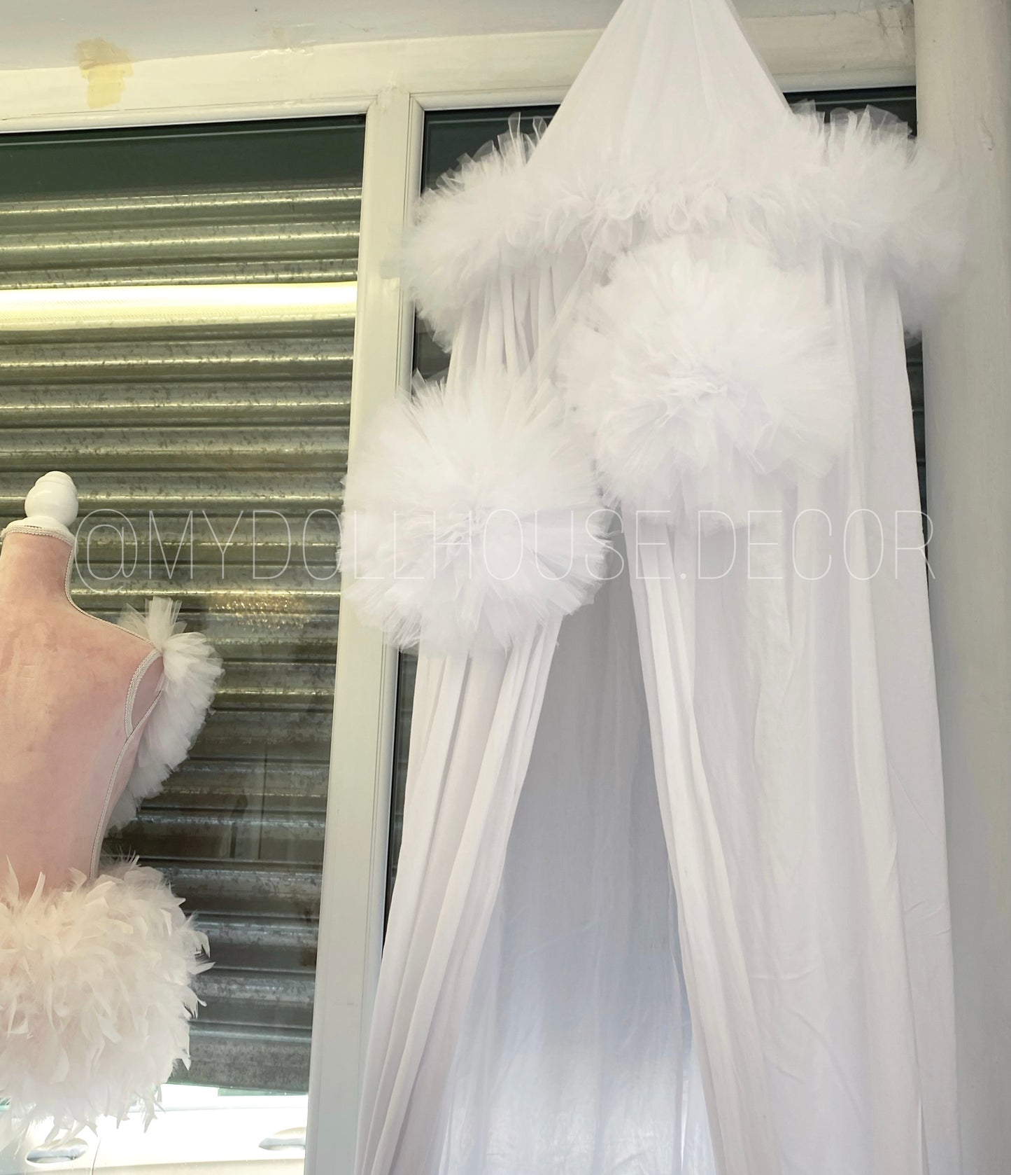 TUTU CANOPY & POM POMS 2-4 WEEKS