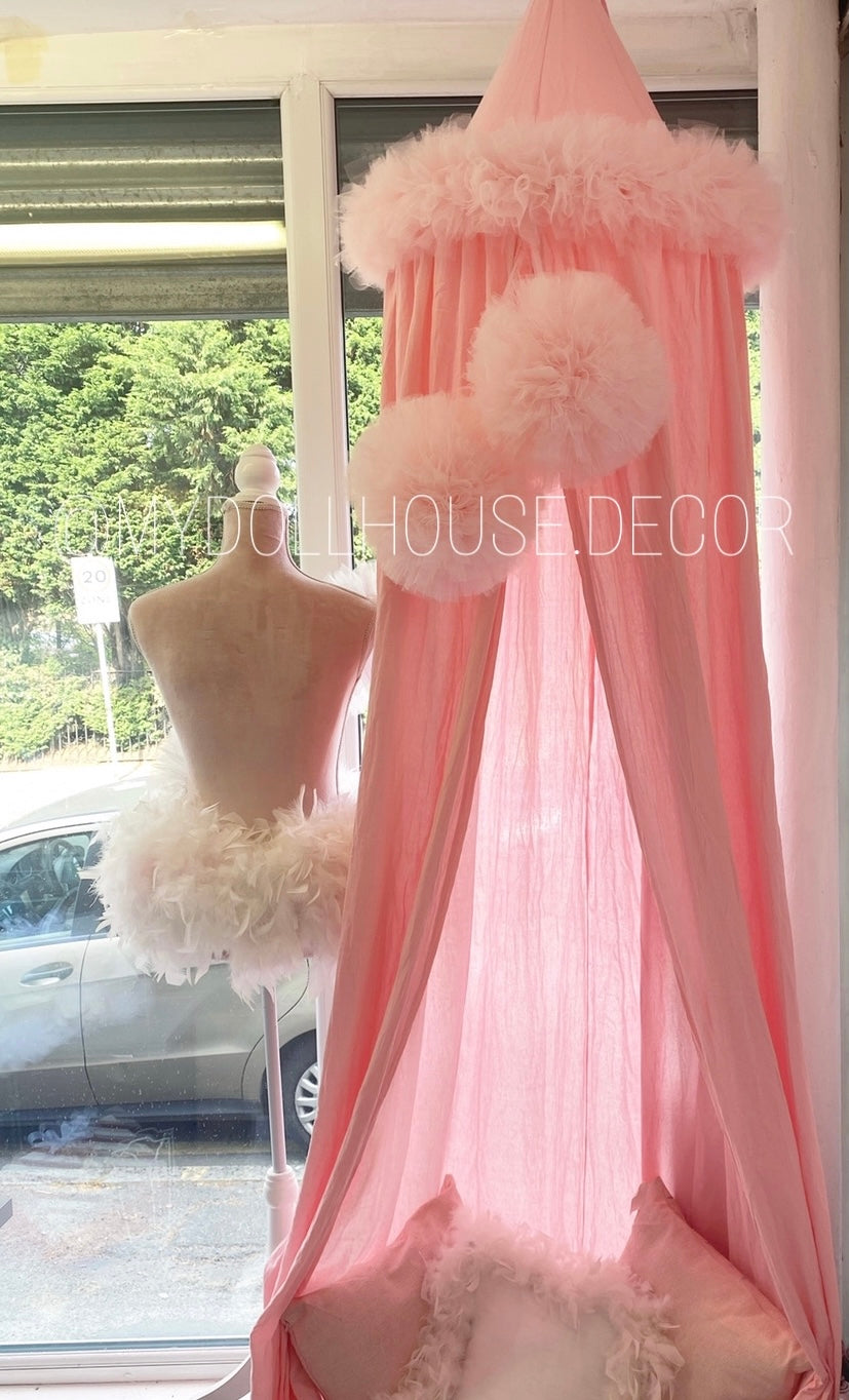 TUTU CANOPY & POM POMS 2-4 WEEKS