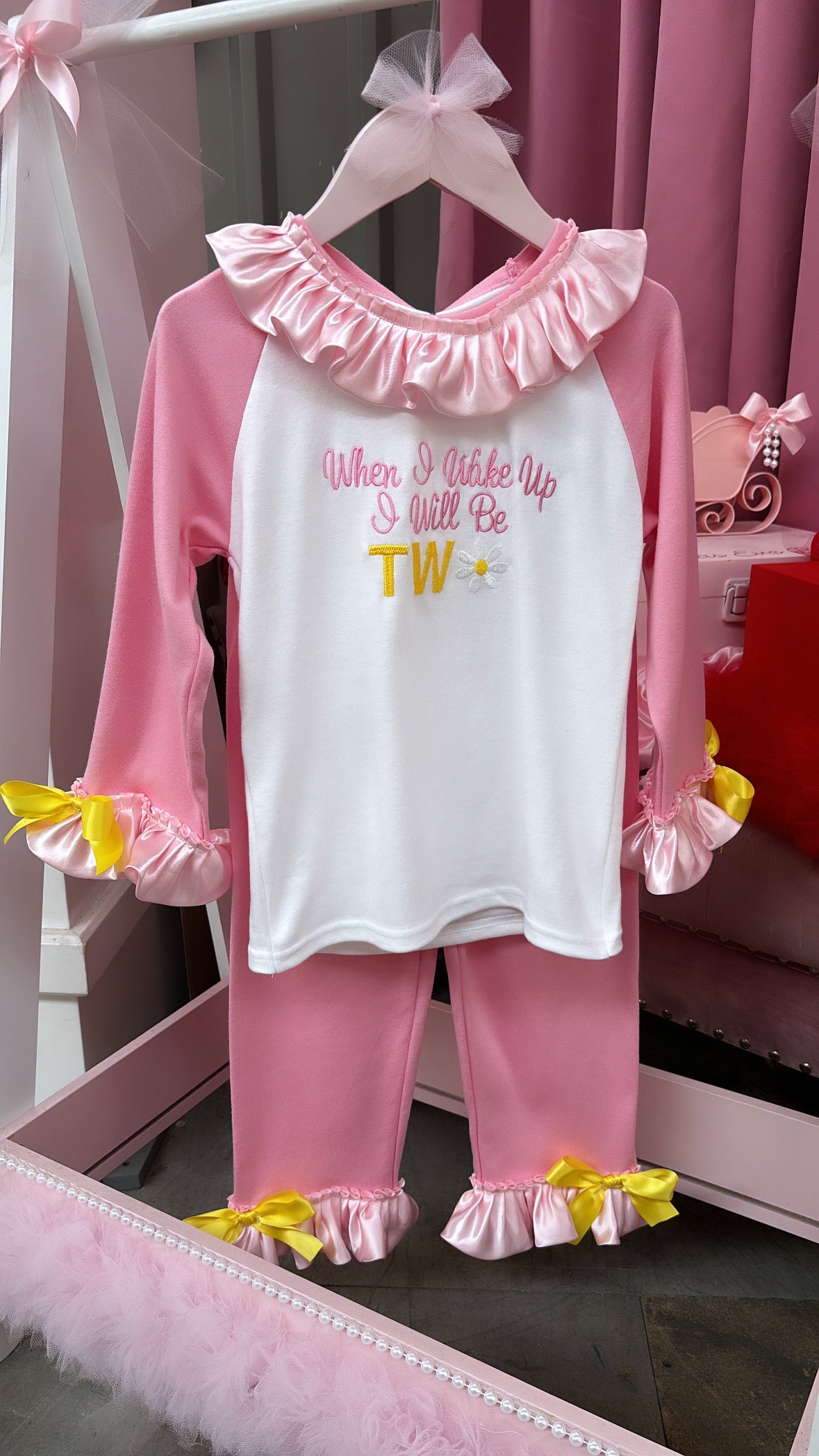 PINK DAISY PERSONALISED PYJAMAS 1-4 WEEKS – MYDOLLHOUSE