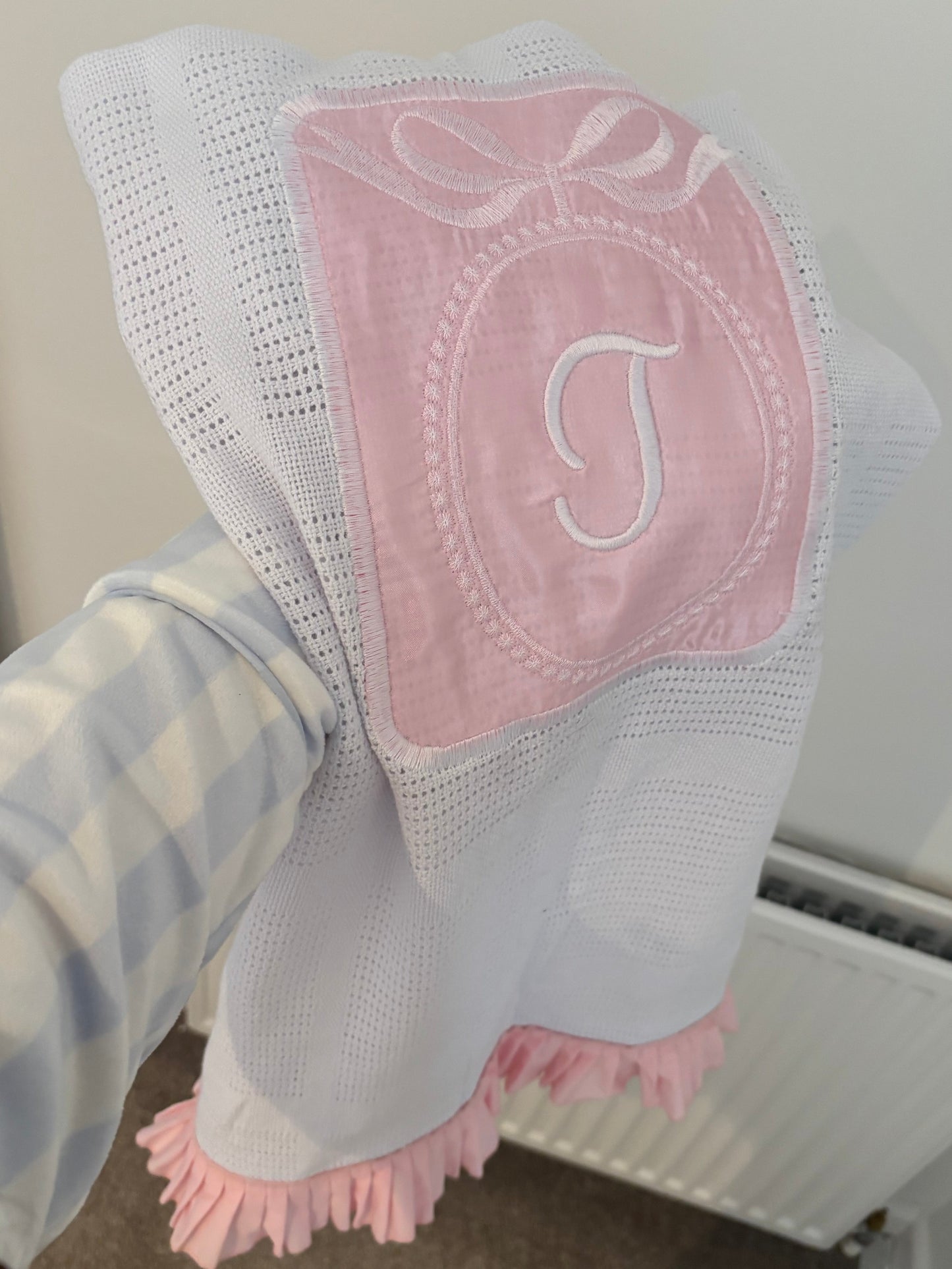 PERSONALISED PINK SATIN BOW INITIAL FRILLY CELLULAR BLANKET 2-4 WEEKS