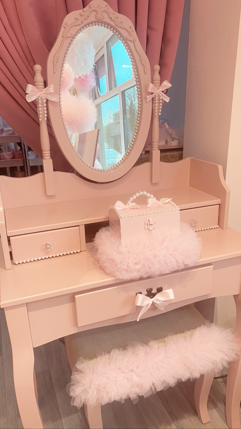 Girls pink dressing discount table